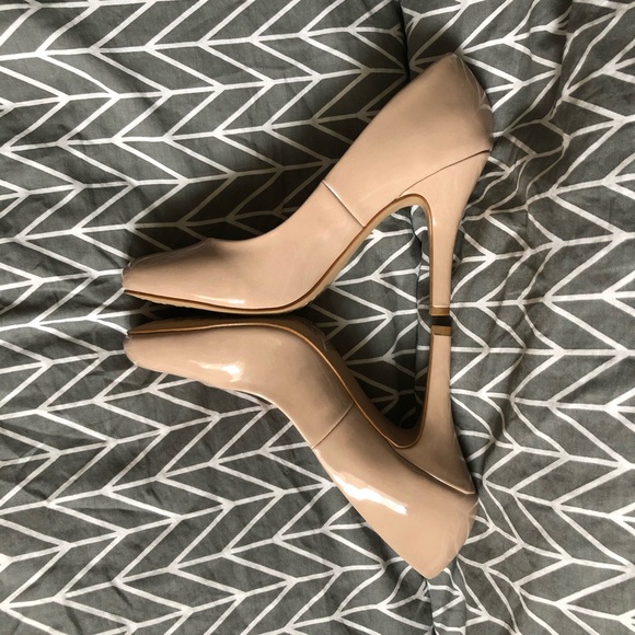 Kelly & Katie Heels, Round Toe - Nude, Size 8 - Picture 4 of 16